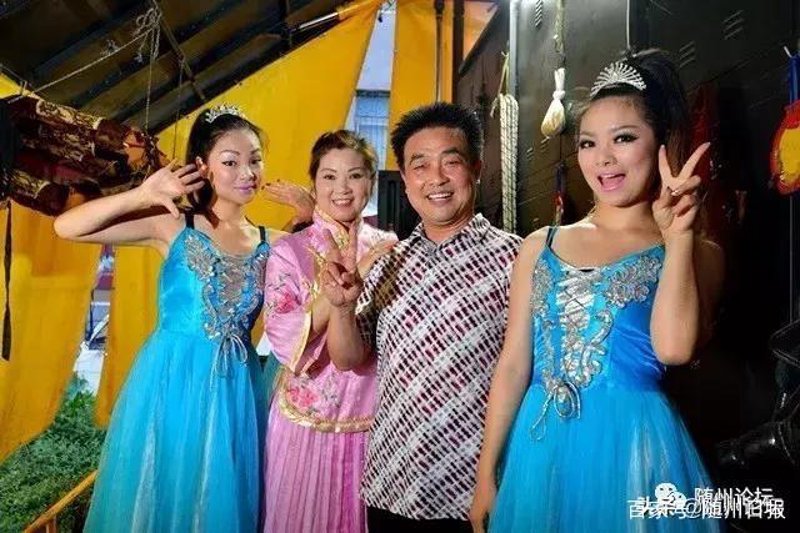 舞台上的光影交织:现代舞台表演艺术的发展与创新